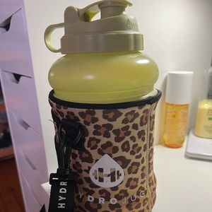 Olive green hydro jug with cheeta sleeve